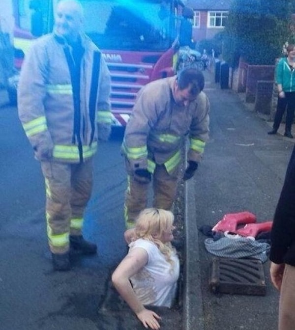 13. Дамочка, а вы зачем вообще туда забрались?