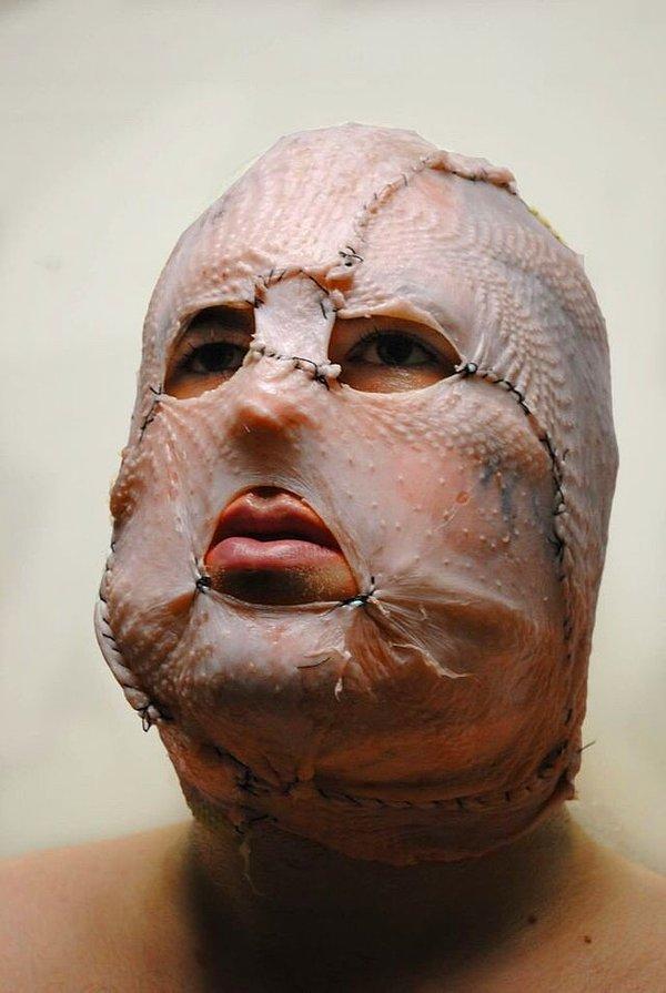 Tavuk derisinden yüz maskesi