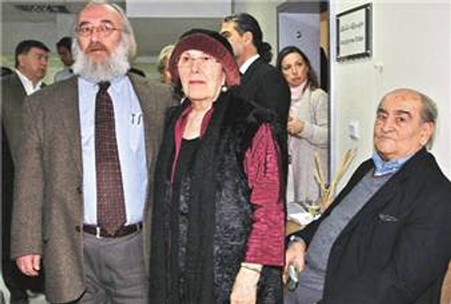 Mesleğim İnşaat Mühendisliği. Ankara Gazi Lisesi'nde ERDAL İNÖNÜ, İstanbul Yüksek Mühendis Mektebi'nde SÜLEYMAN DEMİREL sınıf arkadaşlarımdı. Ruhları Şad olsun.