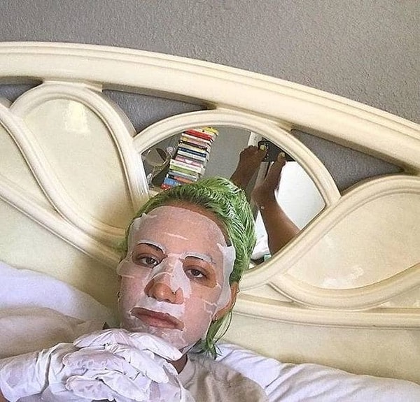 3. Что это? Джокер занимается пилингом?