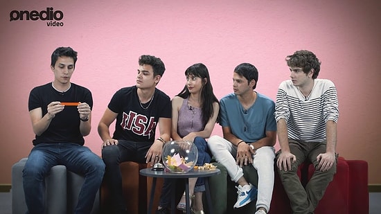 4N1K İlk Aşk Ekibi Sosyal Medyadan Gelen Soruları Yanıtlıyor