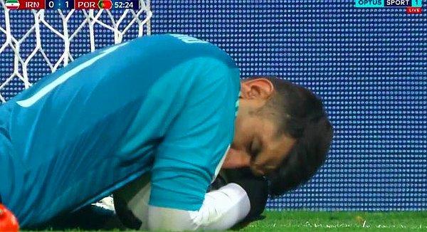 7. Zamanında sokaklarda yatan, araba yıkamada çalışan ve evsiz kalan İranlı kalecinin Ronaldo'nun penaltı atışını yakalaması.