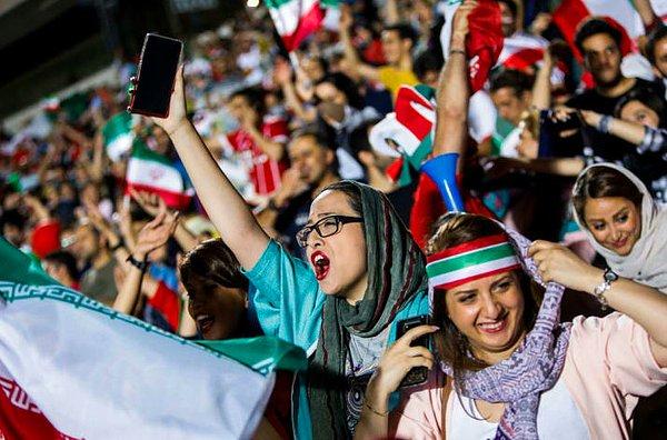 11. İranlı kadın taraftarlara, İspanya maçı sırasında 1979 yılından beri ilk kez bir futbol stadyumuna girip izleme hakkı tanındı.