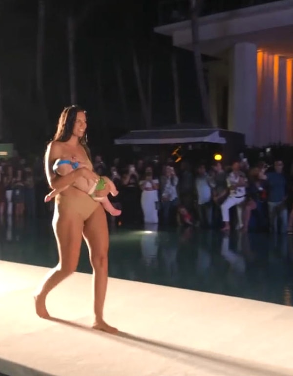 4. Мара, которая была очень взволнована от всего происходящего с ней, сказала: "Я очень, очень благодарна всей команде Sports Illustrated, которая выбрала именно меня!"