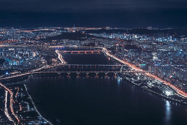 9. Теперь он делится уникальными кадрами о жизни в Корее.