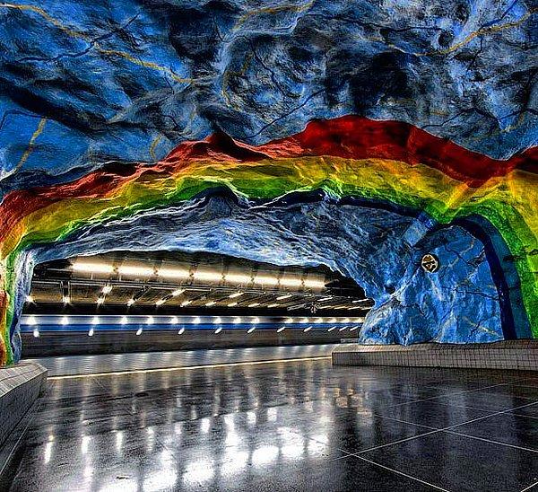 14. Tunnelbanan İstasyonu / Stockholm, İsveç
