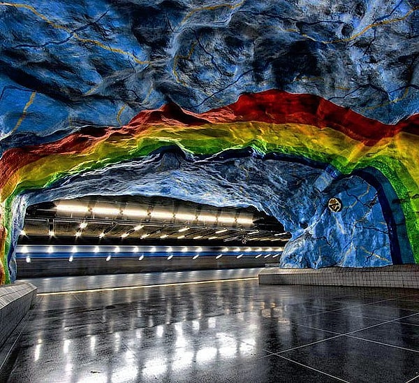 14. Tunnelbanan İstasyonu / Stockholm, İsveç