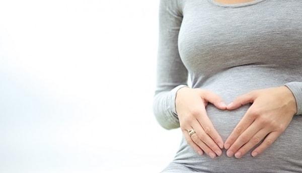 Hamileliğinizin bu döneminde büyüyen karnınız ve bebeğinizin de kilo almasıyla belinize doğru oluşan baskı artabilir..