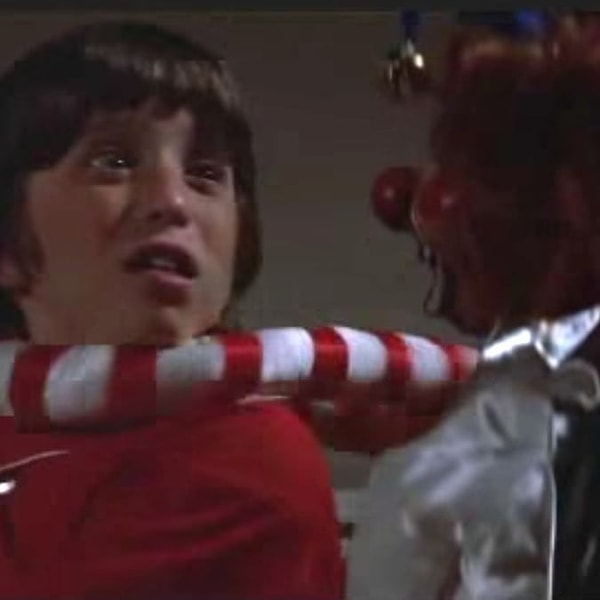 6. Во время съемок фильма «Полтергейст» Робби и правда чуть не задохнулся в сцене с куклой-клоуном. Спилберг понял, что происходит, только когда мальчик стал фиолетового цвета.