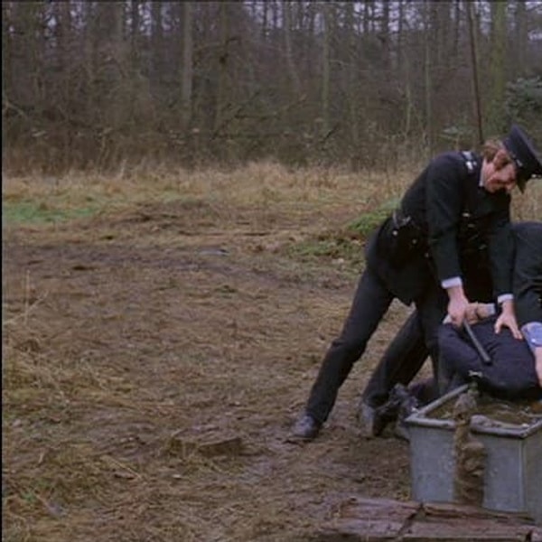 14. Когда в «Заводном апельсине» Алекса несколько раз топили, у актера была специальная трубка, с помощью которой он мог дышать под водой. Однако она засорилась, так что все мучения, которые мы видим на экране, вполне реальны.