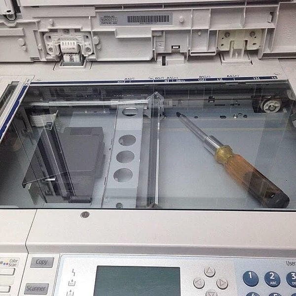 7. Это похоже на то, когда хирурги забывают вытащить салфетку или вату из оперируемого пациента...