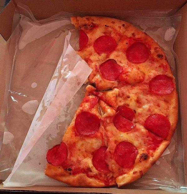 4. Pizzanızı sıcak tutmak için paketin altında bulunan sıcak su torbası.🔥🍕