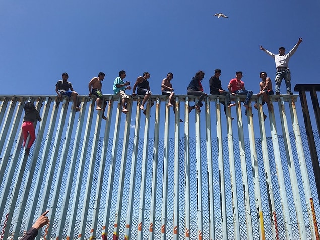 “Refugee Caravan” (Mülteci Karavanı)