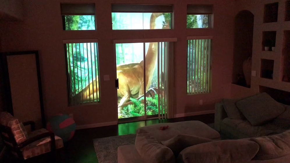 Любящий папа удивил свою дочь динозаврами