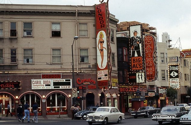 9. 24 Kasım 1983'te San Francisco'daki Condor Club'ın müdür yardımıcısı, gece 4:00 ile 6:00 sularında tavanda asılı piyanonun üzerinde seks yaparken hayatını kaybetti.