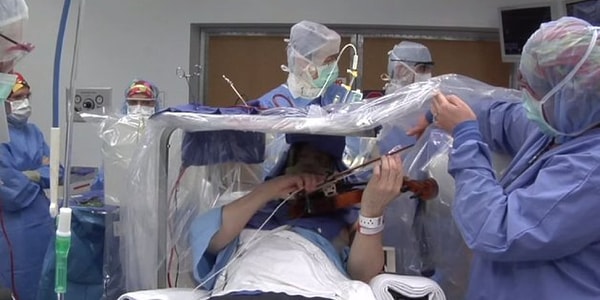 1. Мозг не чувствует боли