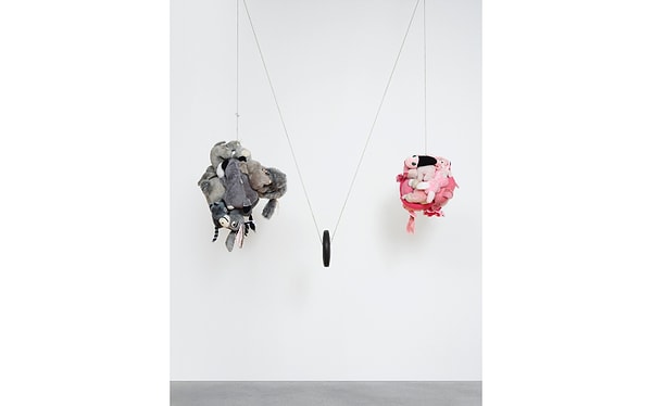 8. «Серый и розовый» — $1,9 млн. Автор Майк Келли