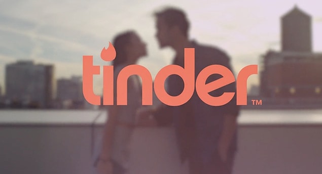 Son zamanlarda oldukça popülerleşen Tinder, bulunduğunuz yere yakın olan insanlarla tanışmanıza olanak sağlayan bir arkadaşlık uygulaması.
