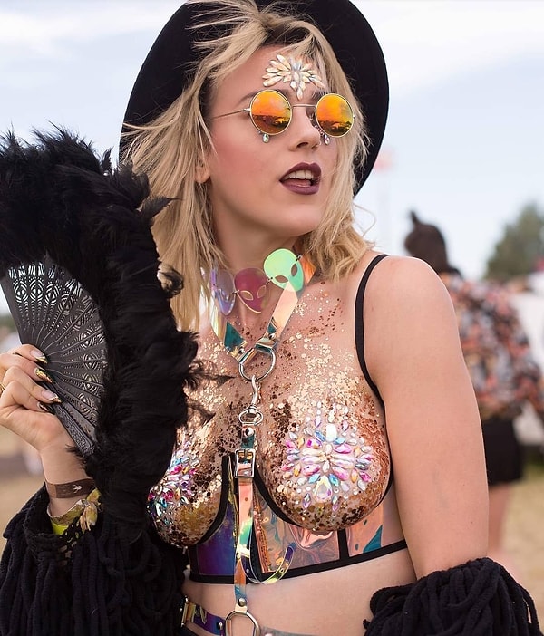 7. Кто-то даже использует этот метод вместо одежды...