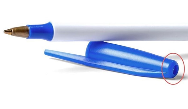 2. Отверстие в колпачке ручки нужно...