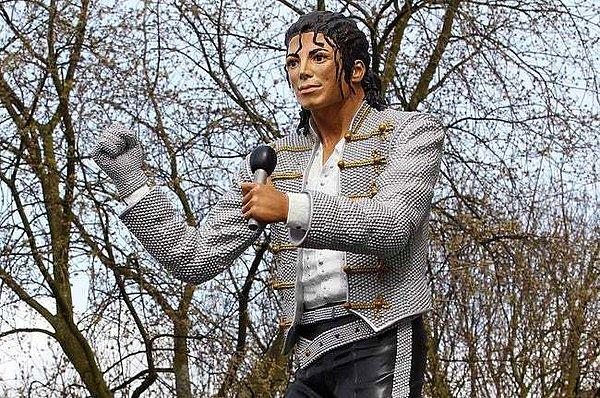 6. Michael Jackson - Batı Londra, İngiltere
