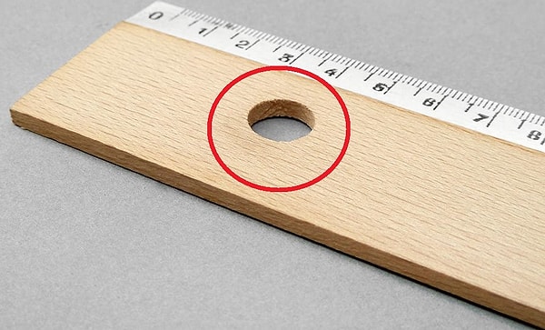 7. Для чего нужно отверстие в линейке?