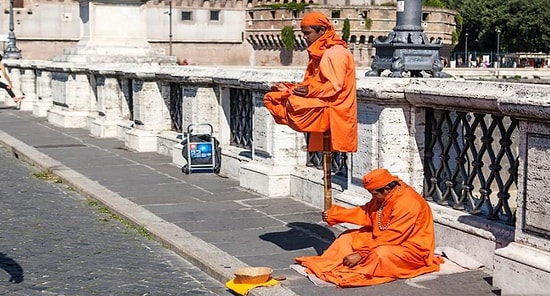 Как все устроено: в чем секрет левитации уличных "йогов"?