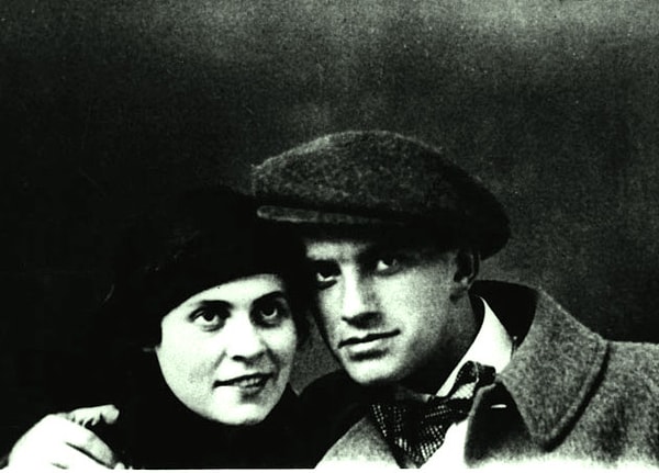 6. Как говорят инцидент исперчен, любовная лодка разбилась о быт. С тобой мы в расчете, и не к чему перечень взаимных болей, бед и обид.