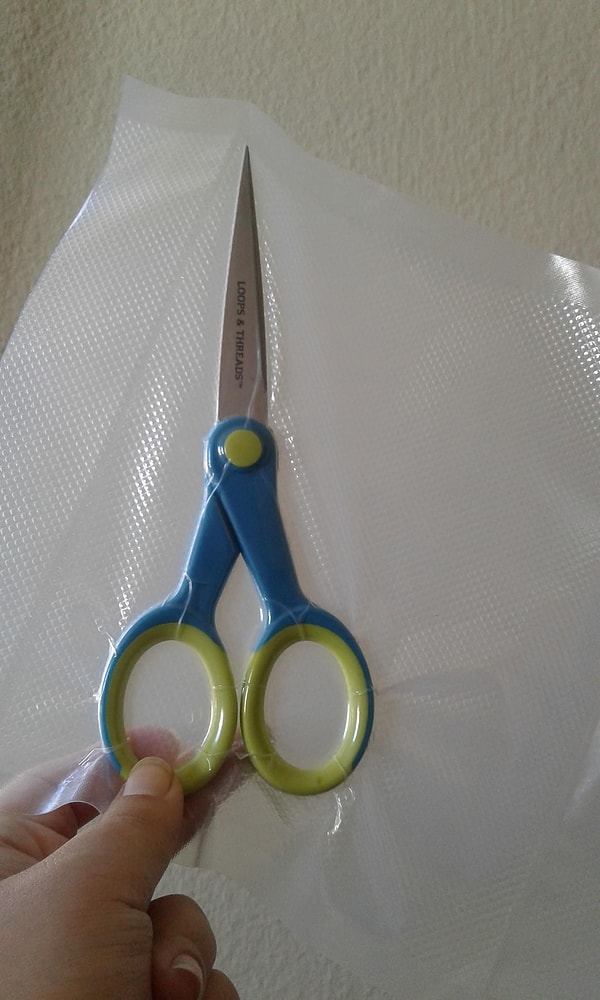 6. Чтобы открыть ножницы, вам нужны ножницы!