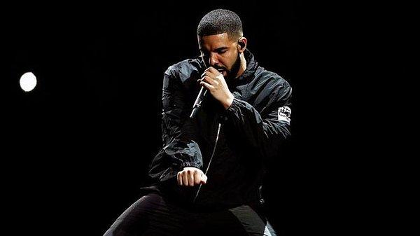 In My Feelings şarkısı Drake'in yeni albümünden bir şarkı ve daha çıkar çıkmaz herkesin diline dolanmaya başladı.