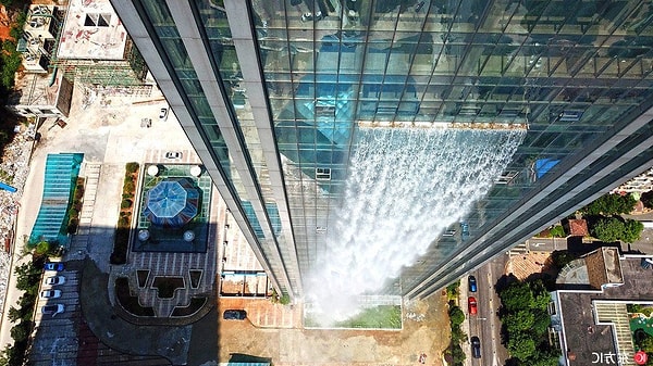 7. Мы готовы биться об заклад, что теперь в Гуйян будут стекаться толпы туристов, чтобы увидеть уникальный водопад и выложить фотки на его фоне в Instagram. А вы бы хотели увидеть его собственными глазами?