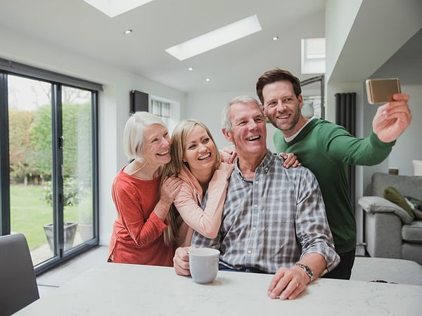 8. Ваши родители когда-нибудь оставались ночевать в вашей квартире?