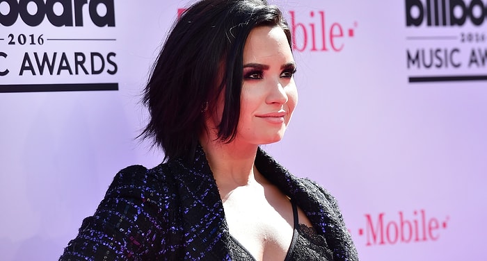 Деми Ловато госпитализирована с передозировкой героином после 6 лет воздержания от наркотиков