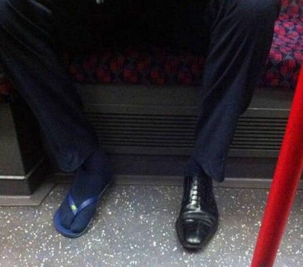 3. Когда одной ногой уже в отпуске, а второй - ещё на работе...