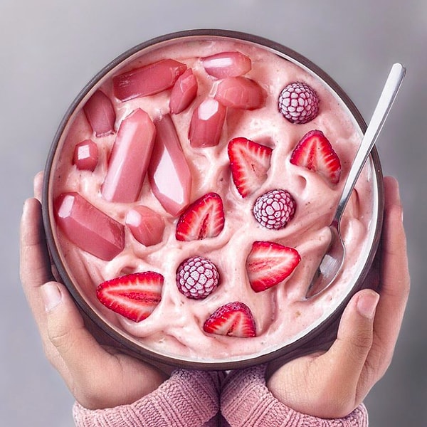 7. В работах Хосе люди обожают ещё и съедобные драгоценные камни. Делает их кулинар из клубничного сока, кокосового молока и подсластителей.