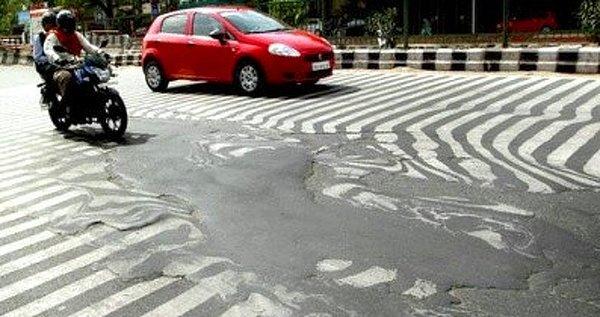 26. Hindistan'da asfalt erimiş!