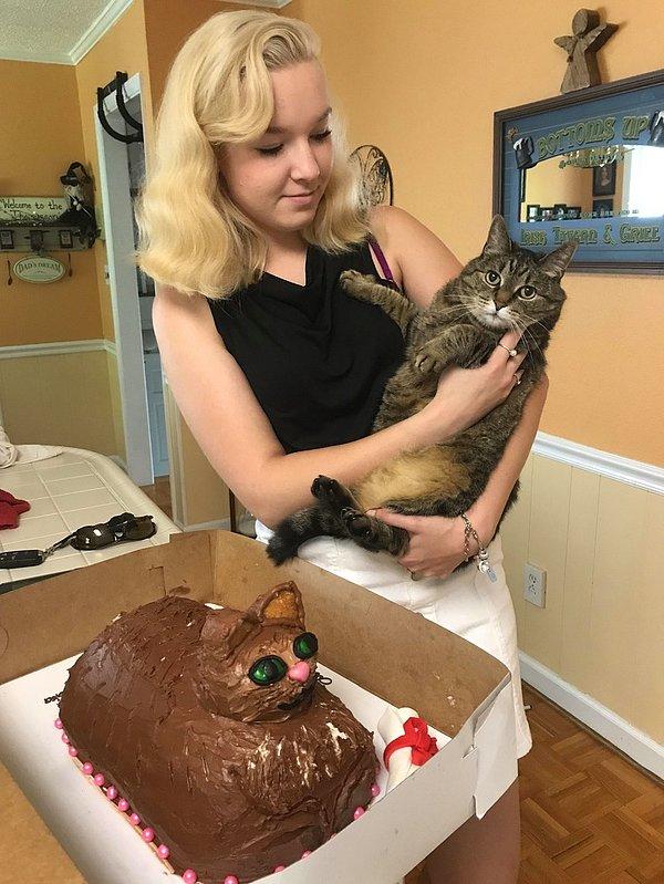 14. "Kedime benzeyen bir kek istemiştim."