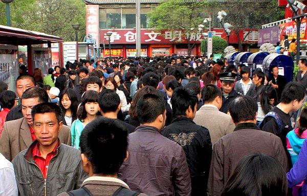 Çin dünyanın en kalabalık ülkesi ve bu özelliğiyle çok büyük bir ekonomiye sahip.