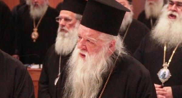 'Ateist Başbakan Aleksis Çipras Tanrı'nın öfkesini çekiyor' diyen piskopos hem Yunanistan'da hem de Türkiye'de tepkiyle karşılandı.