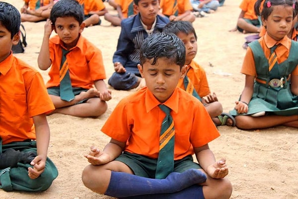 Есть еще один очень важный момент. Детей учат гордиться школой и своими школьными достижениями.