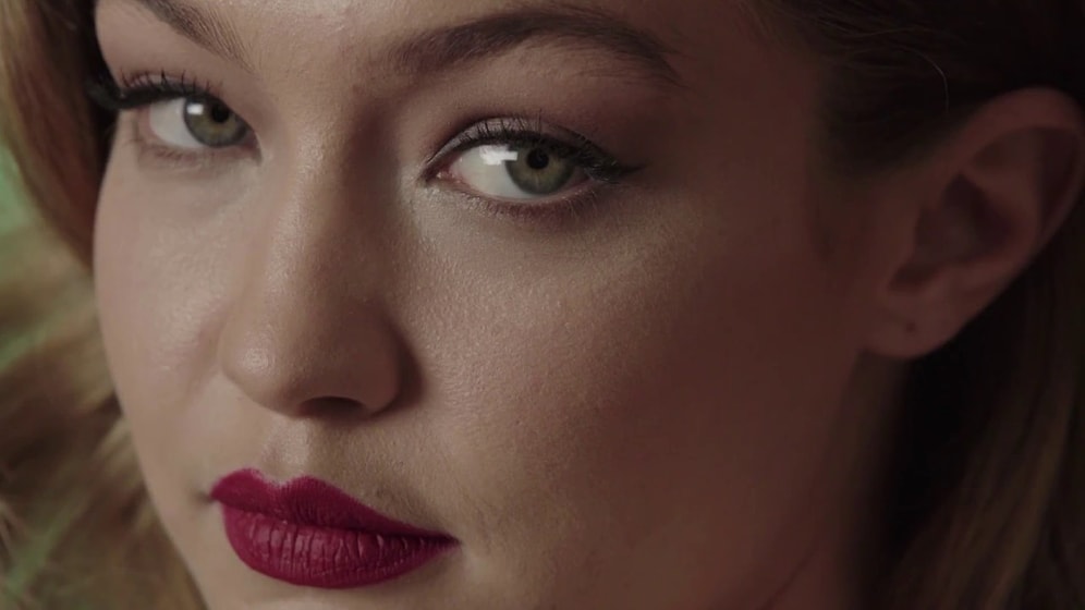 Gigi Hadid'in De Yer Aldığı 2019 Pirelli Takviminin Kamera Arkası Görüntüleri Yayınlandı