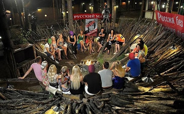 2. Однако вскоре снимать там что-либо станет невозможно. Московские власти будут строить автомагистраль от деревни Саларьево до поселка Марьино.