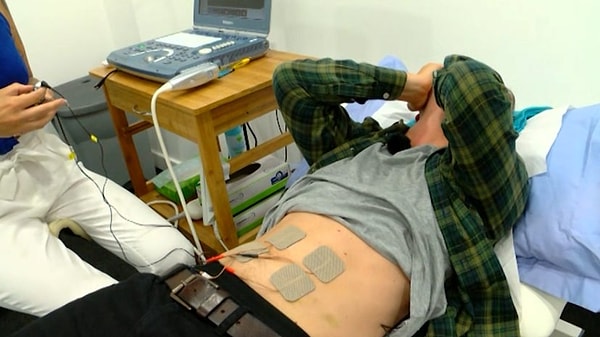 6. Конечно, симуляция никогда не сможет сравниться с оригиналом. Но все же хоть какое-то представление о родовых болях она дает.