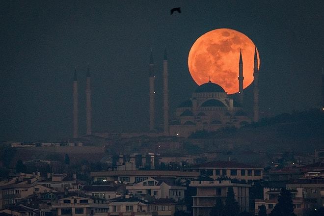 Geri Sayım Başladı: Yüzyılın En Uzun Kanlı Ay Tutulmasına Saatler Kaldı