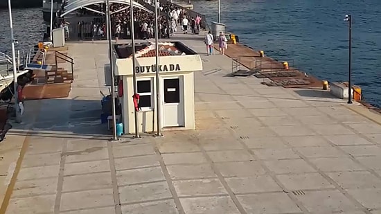 İzlerken Aşırı Keyif Alacaksınız! Vapur Terasından Yer Kapmak İçin İskeleden Koşmaya Başlayan Yurdum İnsanı
