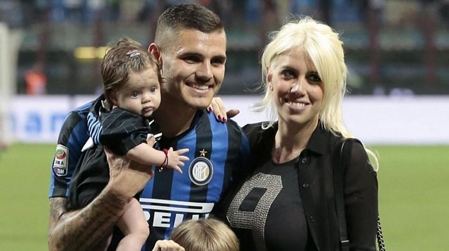 Arjantinli golcü Maxi Lopez ile evli olan Wanda Nara, Lopez'in en yakın arkadaşı Mauro Icardi ile birlikte olmak için evliliğine son vermiş ve bu olay çok konuşulmuştu.