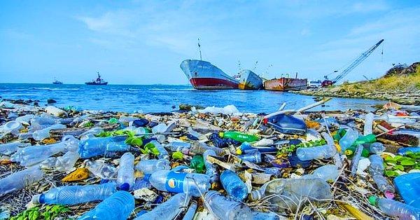 Yılda 12 milyon ton plastik denize karışıyor.