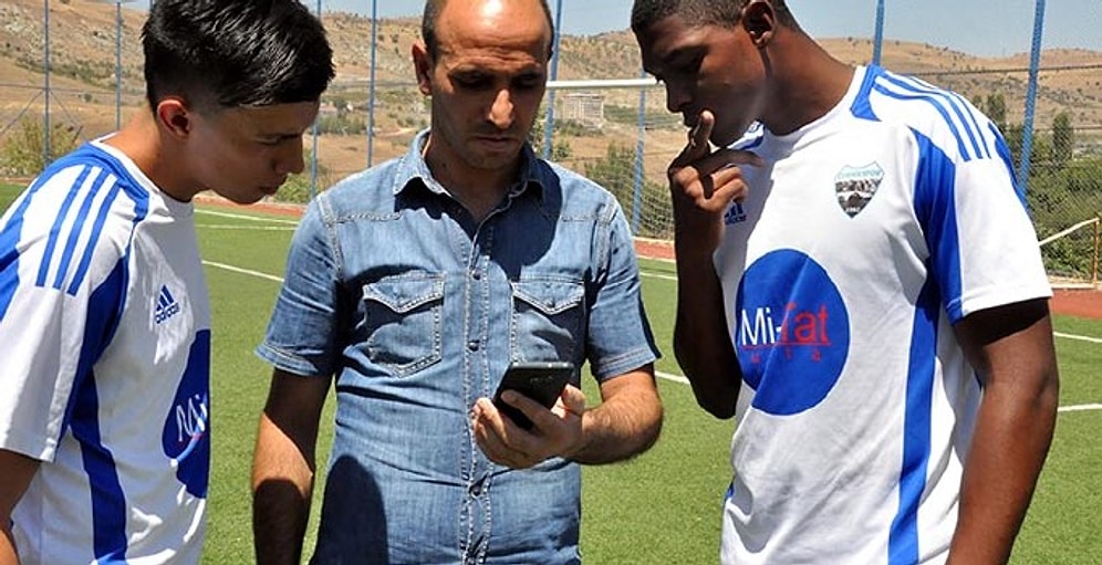 Diyarbakır'a Gelen Kolombiyalı Futbolcular, Çeviri Programıyla Anlaşıyor!