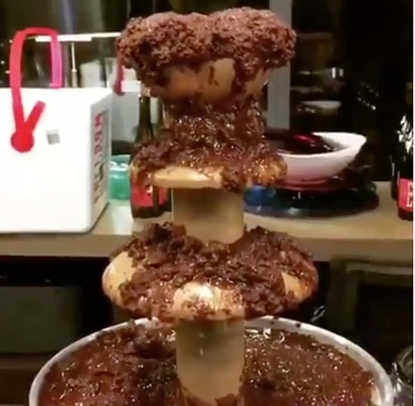 19. Шоколадный фонтан может быть не только изысканным блюдом...