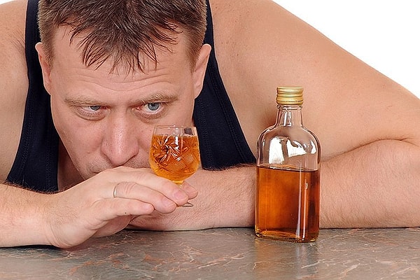 6. Отрицают, что у них есть проблемы с алкоголем